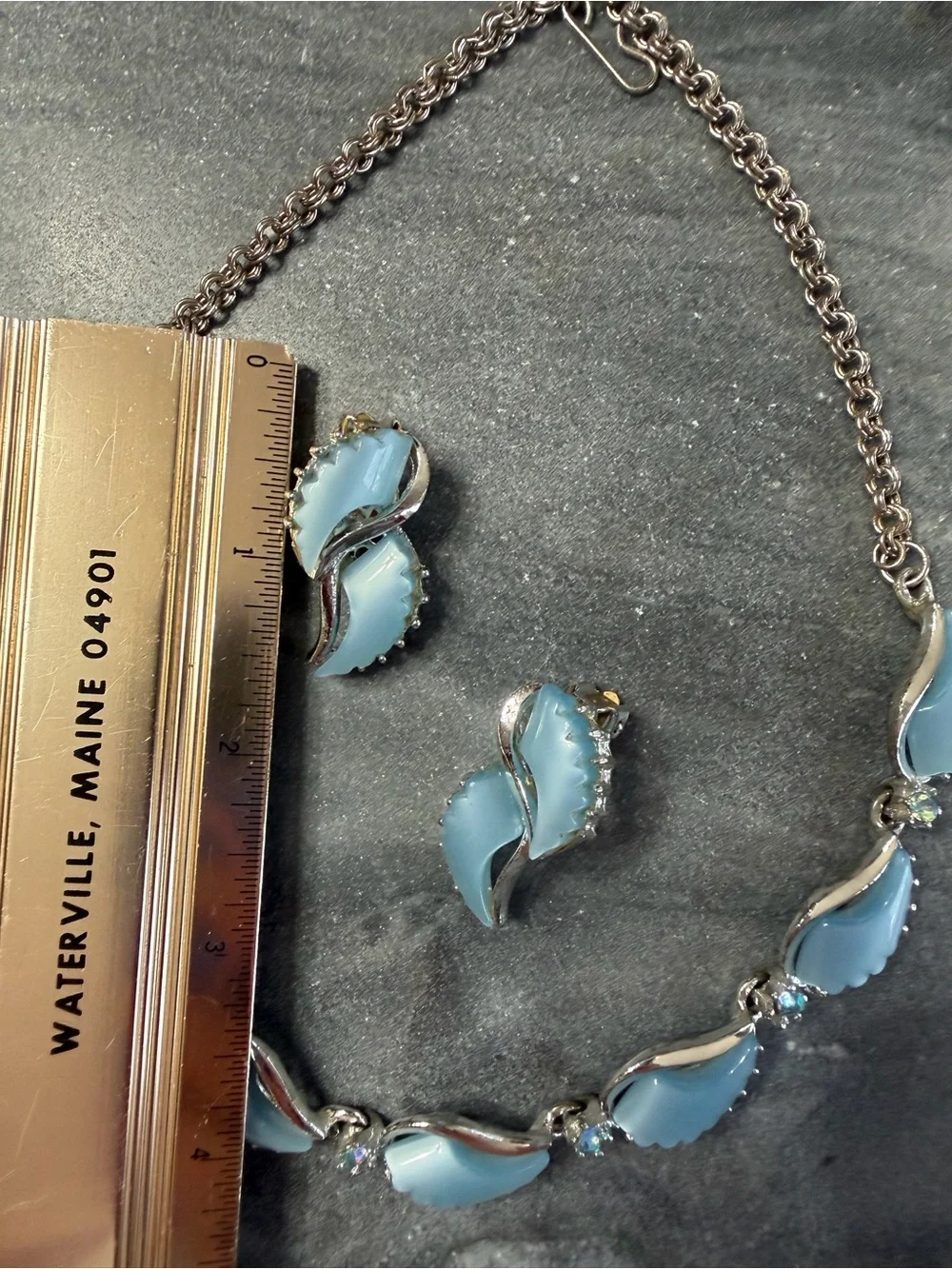 Vintage Baby Blue Thermoset Moonglow Lucite Necklace Clip on Earrings Set - Picture 6 of 10